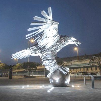 广场大型拉丝创意不锈钢老鹰 老鹰雕塑图片战车少年宫危机