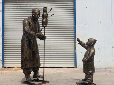 商业步行街摆放玻璃钢仿铜卖冰糖葫芦小贩民俗小品 糖葫芦雕塑图片效果图简介价格表