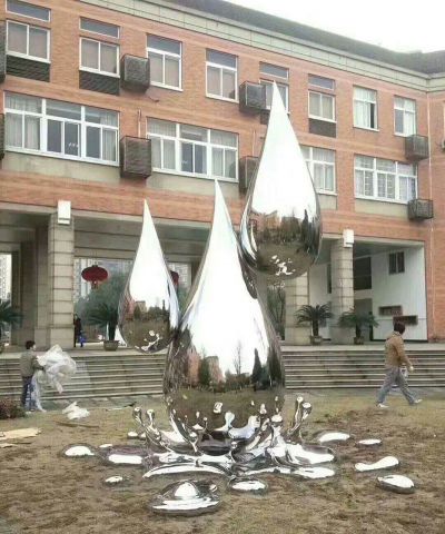 园林广场摆放创意镜面不锈钢水滴景观雕塑 水滴雕塑人体校园艺术家名字