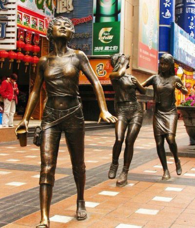 步行街逛街的人物铜雕女人雕塑 女人雕塑公园人头青铜少女