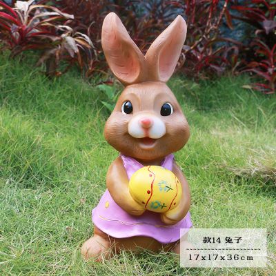 户外草坪玻璃钢美陈装饰动物摆件抱球的兔子雕塑 兔子雕塑素材摩尔周公包上有