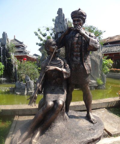 玻璃钢仿铜户外景观演奏乐器的人物雕塑 