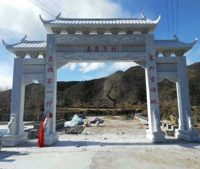 村口安装青石雕刻仿古三门牌坊雕塑 