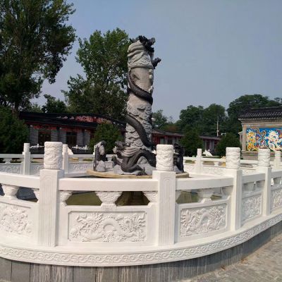 景点寺庙水池摆放青石雕刻中式龙盘柱 