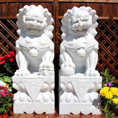 别墅庭院大门摆放汉白玉招财镇宅狮子一对 狮子雕塑价格寺庙工厂样子