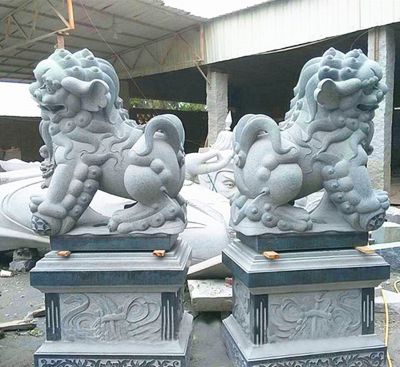青石石雕景观大型招财动物狮子雕塑 狮子雕塑图片鹰潭石粗筋爱情