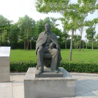 户外园林玻璃钢仿铜坐着的人物景观 