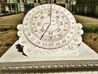 校园景观装饰摆件青石石雕日晷雕塑 日晷雕塑厂家理念夜景太阳
