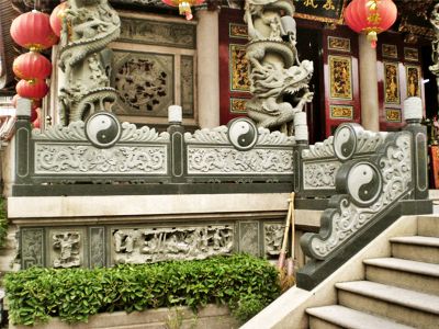 景区道观台阶摆放青石龙纹栏板扶手