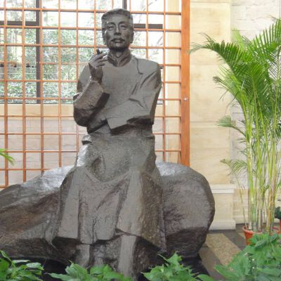 玻璃钢仿铜名人景观思想家鲁迅雕塑 鲁迅雕塑术学院大学素描笔画