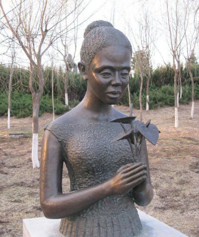 公园景观玻璃钢仿铜创意景观女性人物雕塑摆件 