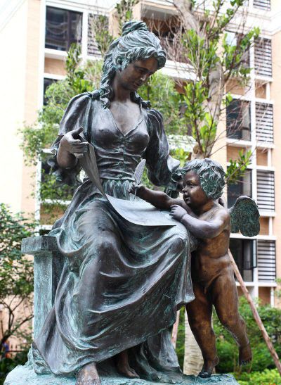 玻璃钢仿铜户外景观写字的母子俩雕塑 母子雕塑作品友人贝尼尼白鹅