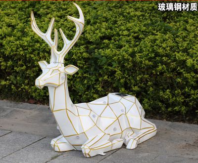城市街道摆放玻璃钢发光抽象鹿雕塑 