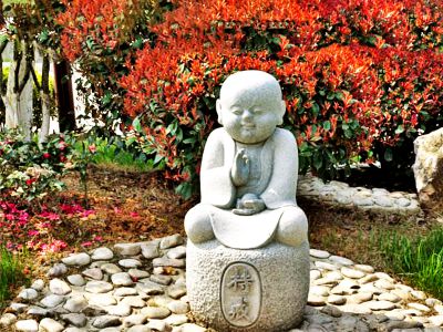 寺院汉白玉打坐的和尚雕塑 和尚雕塑卡通树脂假山简图