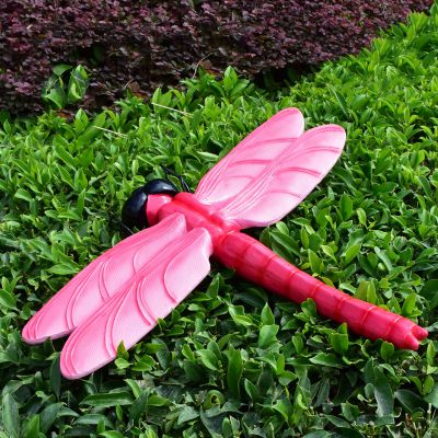 花园草丛玻璃钢粉色蜻蜓雕塑