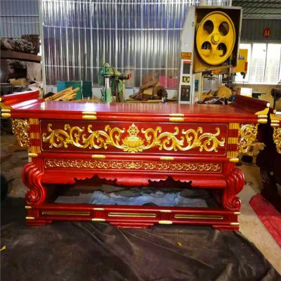 寺庙大殿元宝桌定做彩绘漆金花纹木雕供桌 元宝雕塑图片黄铜铜钱大门口