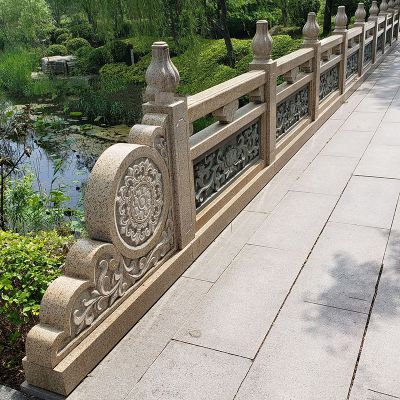 公园石桥安装花岗岩雕花防护栏板 