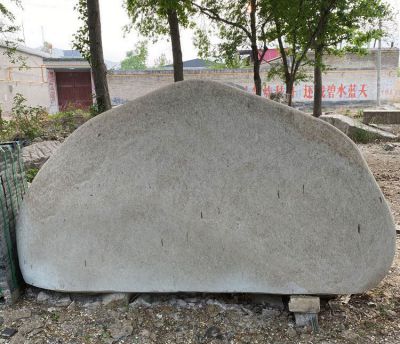 花园草地大型鹅卵石 鹅卵石雕塑制作生肖金属大门